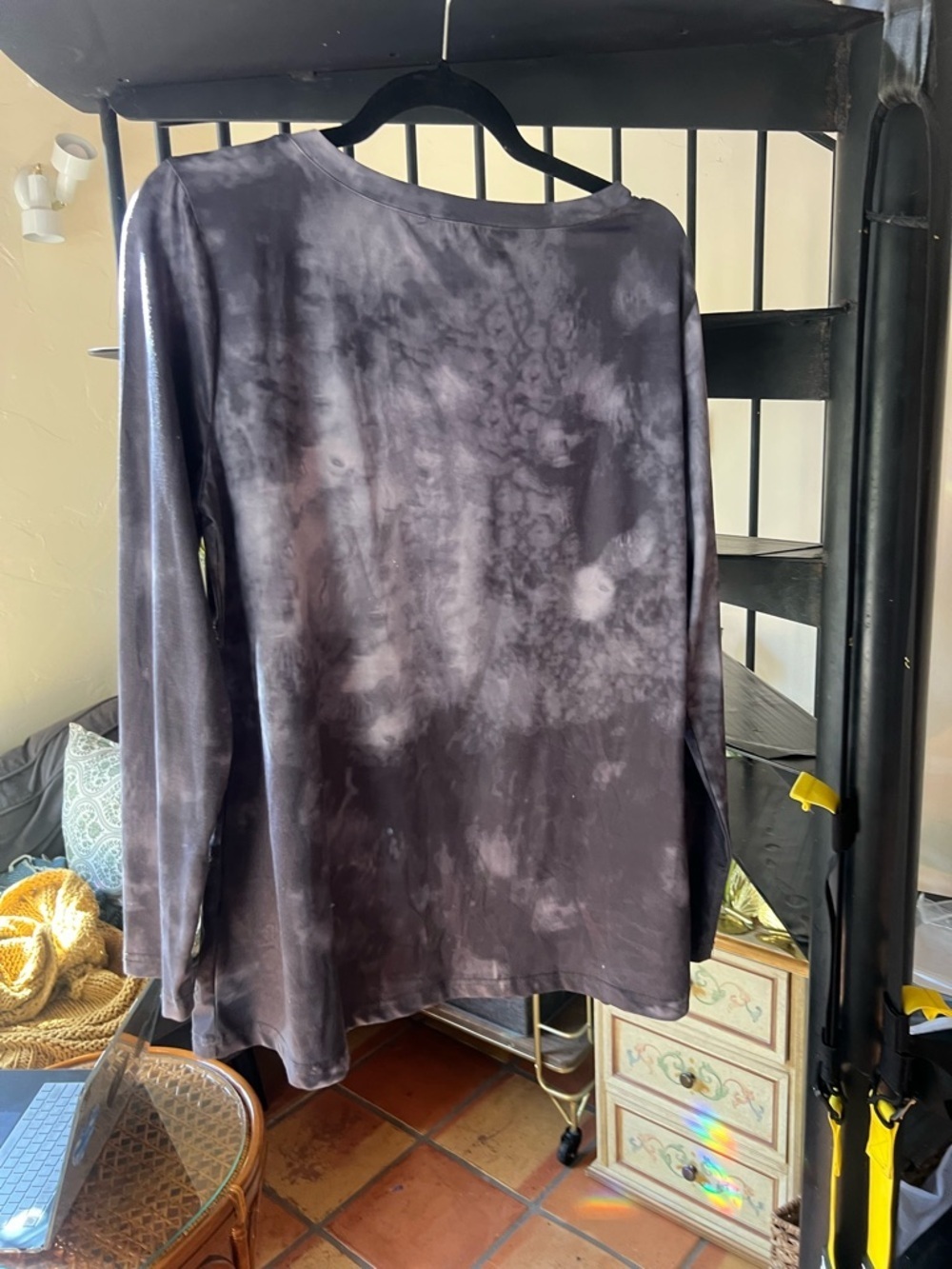 Women's Gray Tie-Dye Long Sleeve Scoop Neck workout Top - Picture 3 of 4